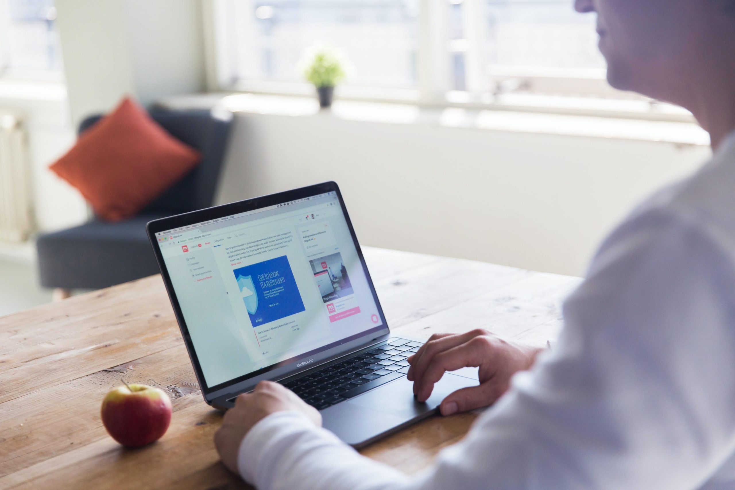 Gestionar estrategias: Servicios especializados de reputación digital