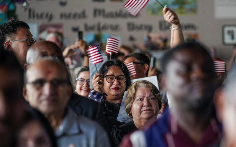Más estadounidenses que nunca, más latinos que siempre: la diversidad de la inmensa comunidad hispana en EE.UU. Más estadounidenses que nunca, más latinos que siempre: la diversidad de la inmensa comunidad hispana en EE.UU.